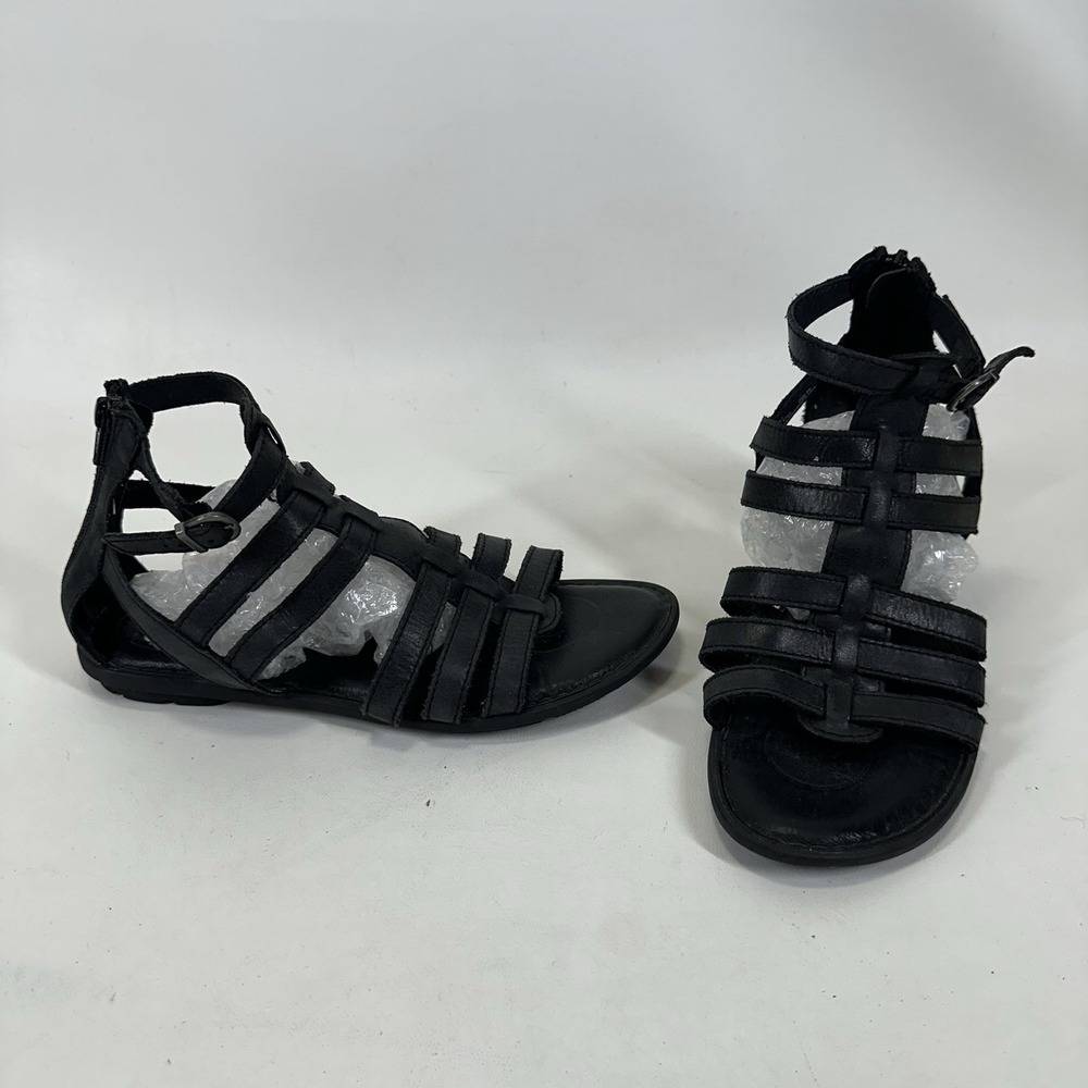 Born Tripoli Women's Gladiator Sandals Black Leather Strappy Flat Zip Size 7 M